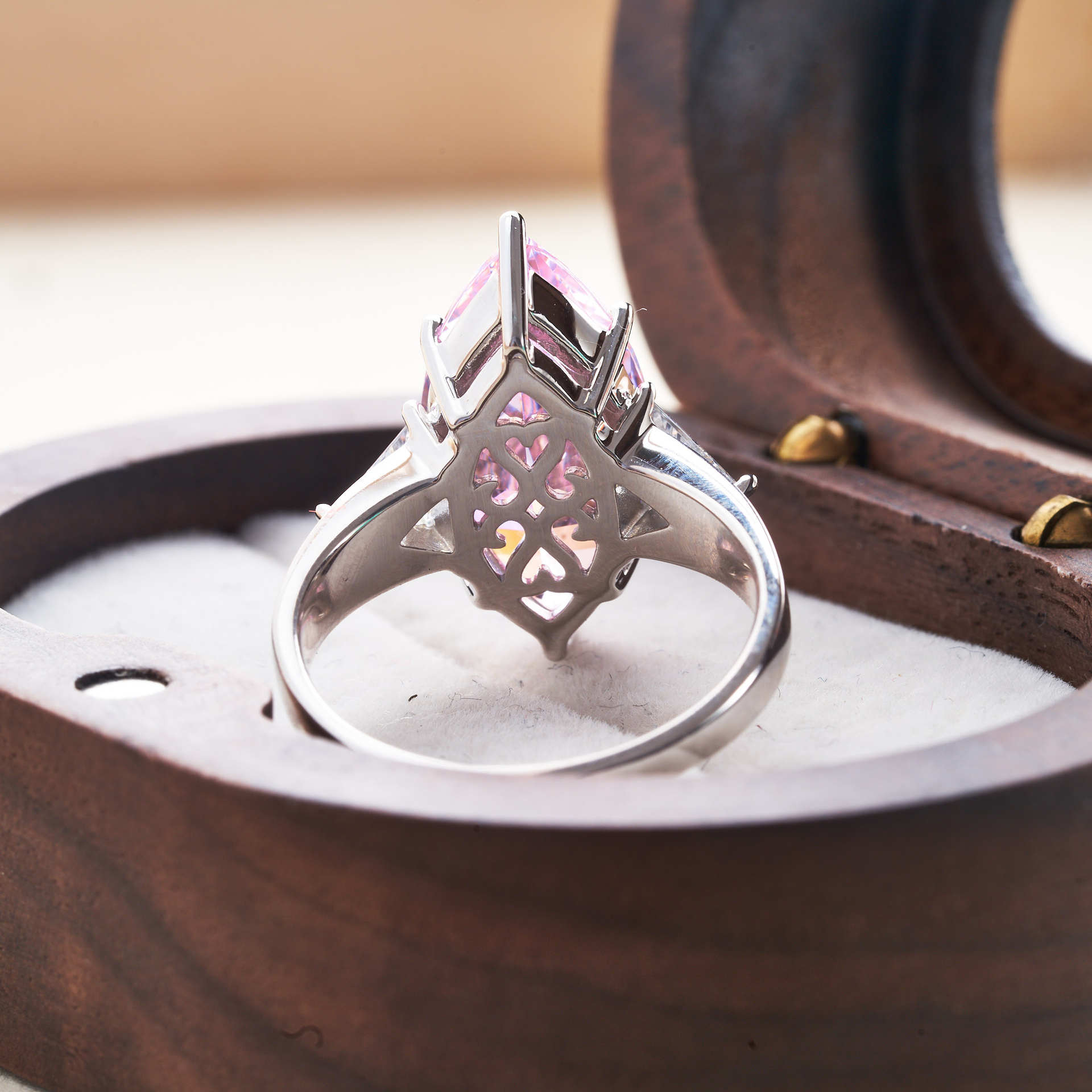 S925 plata esterlina gota de agua corte rosa de alto carbono diamante anillo 10 quilates caballo ojo gran anillo transfronterizo Venta caliente europeo y americano