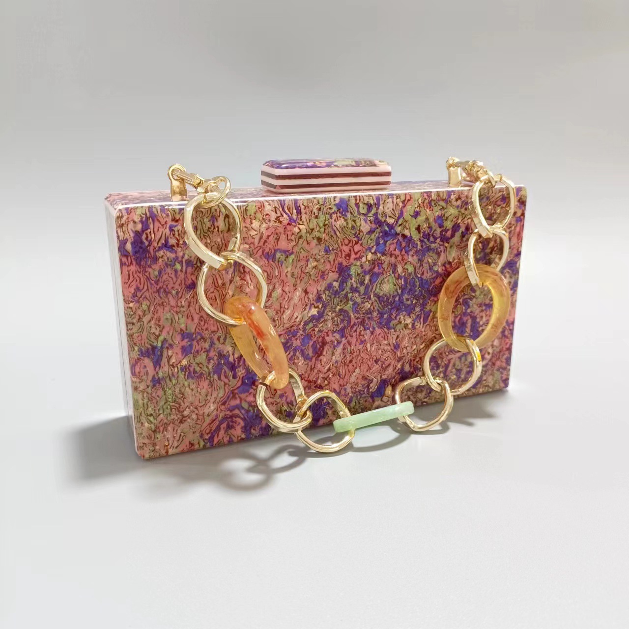 Elegante pochette da sera in acrilico con conchiglia – Catena dorata staccabile e cinturino per bracciale per matrimoni, feste e occasioni speciali_voghion.com