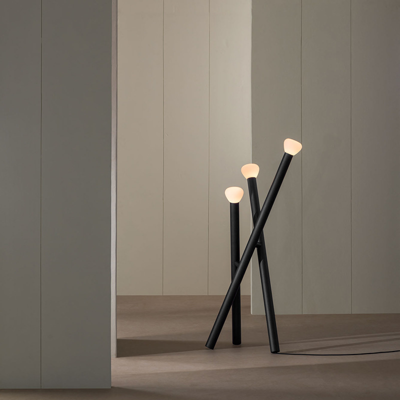 Nordic simple designer lamps living room sofa creative model room villa bedroom B & B flashlight floor lamp