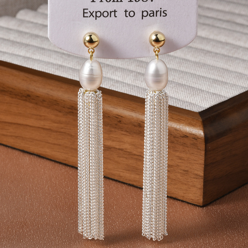 Orecchini pendenti baroque con perla e lunga catena elegante_voghion.com