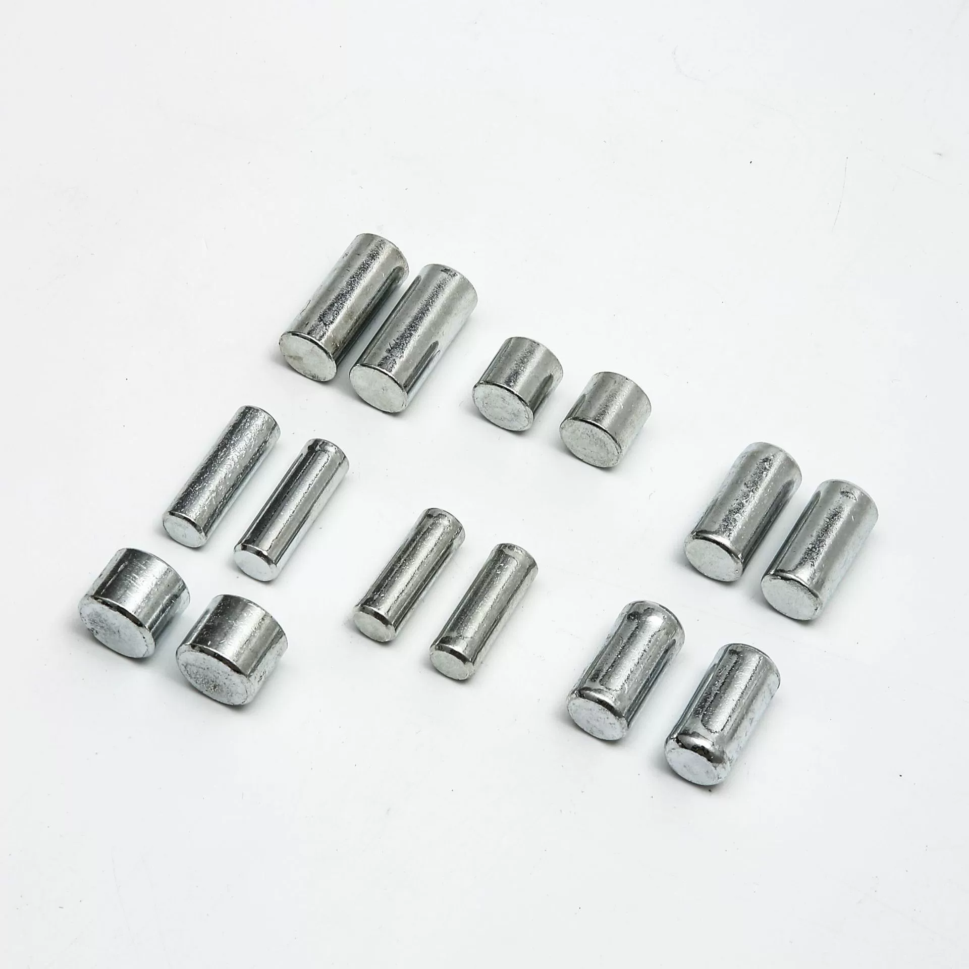 Оптовая продажа популярных электронных скакалок с ручками для подсчета прыжков, утяжеленными железными блоками, прочными маленькими грузиками различных спецификаций.