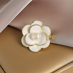 High-end niche French style camellia brooch women's design niche pin pearl corsage accessories
