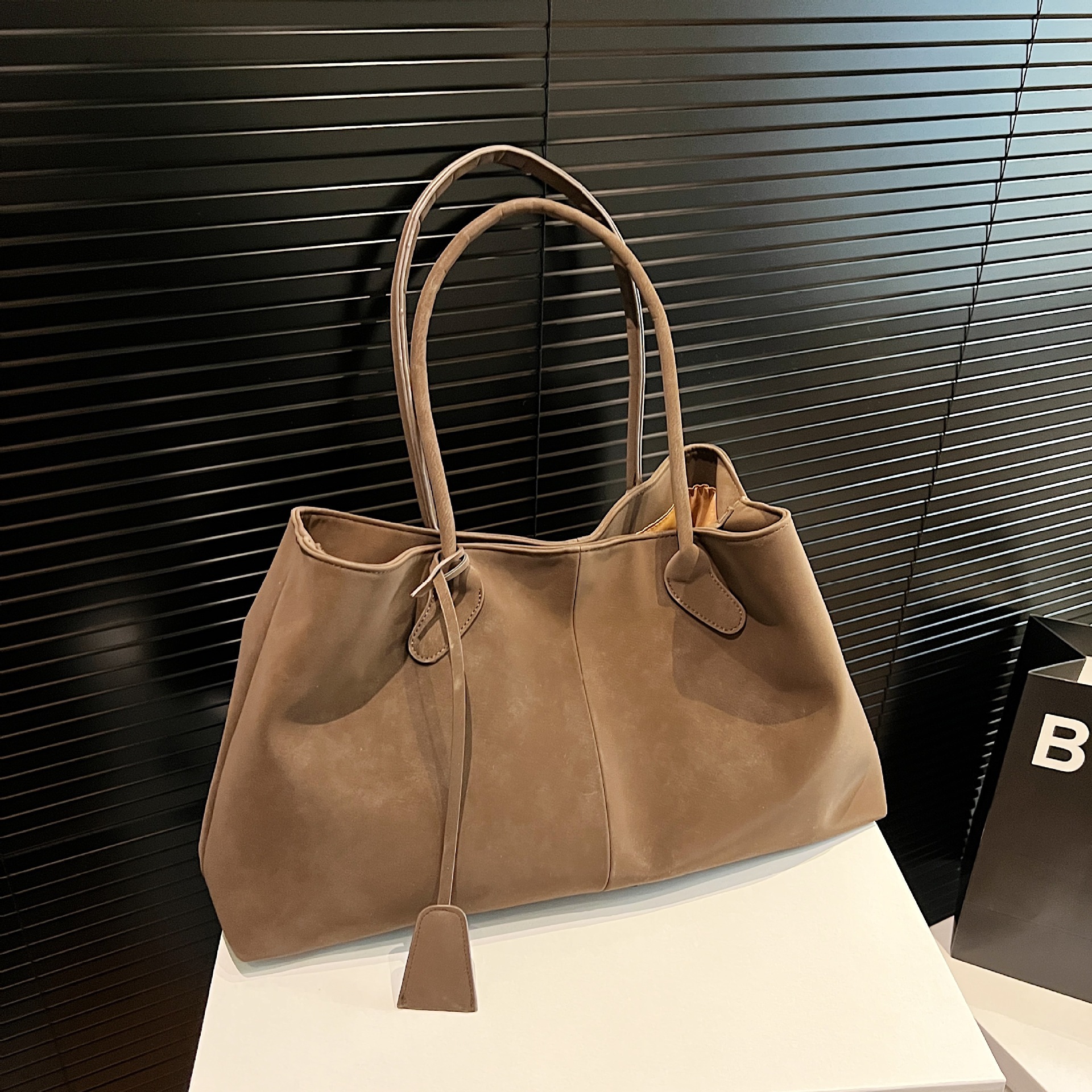 Niche Zhong Geu seda bolso especial de gran capacidad de viaje bolso de brazo portátil bolso de mujer de bloqueo universal