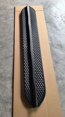 Dekorativ pedal başlıqları — Ford Explorer factory side pedal - explorer-dragon-black-remark-year-when-placing-order