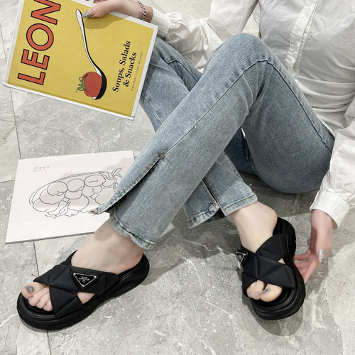 Summer new cross-strap slippers for women, thick-soled outer wear, small fragrant style, step-on-shit slippers, fashionable and versatile for home use