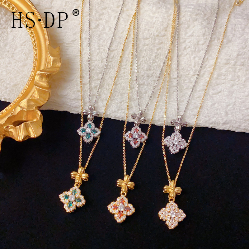 Niche Fashion High-End Zircon Four-Leaf Flower Pendant Necklace for Women, Exquisite Personality, Versatile Super Flash Clavicle Chain Wholesale