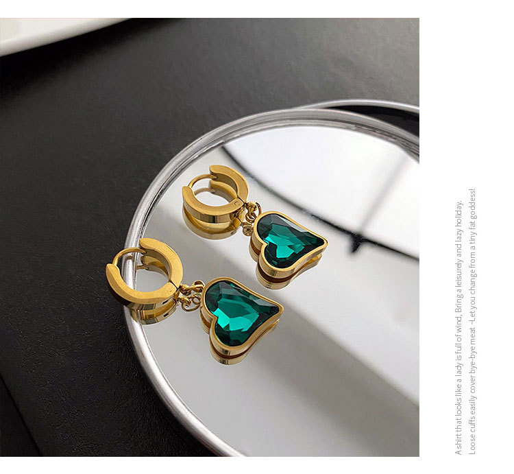 Retro Heart Shape Titanium Steel Inlay Zircon Dangling Earrings 1 Pair