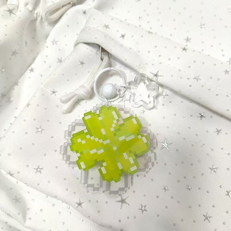 Rotating four-leaf clover pendant, handmade pixel-style acrylic keychain, creative everlasting flower gift Rotating four-leaf clover pendant, handmade pixel-style acrylic keychain, creative everlasting flower gift