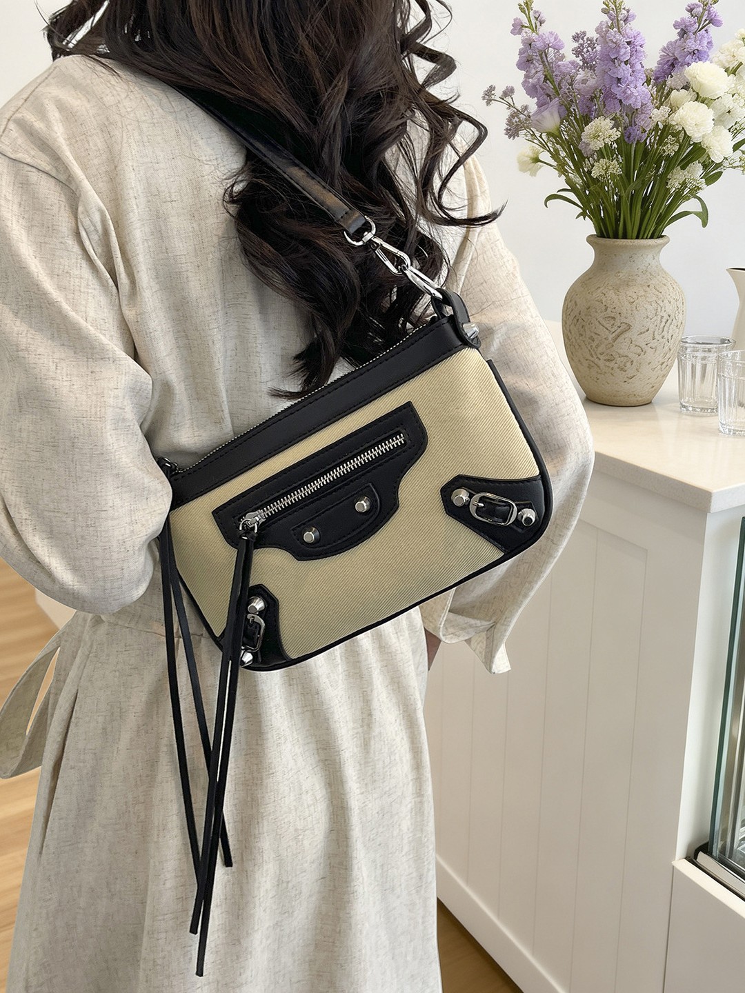 Bolsos de alta calidad para mujeres 2026 nueva textura de moda remaches locomotora viento bolsos de tendencia transfronteriza bolsos de mochila image 3