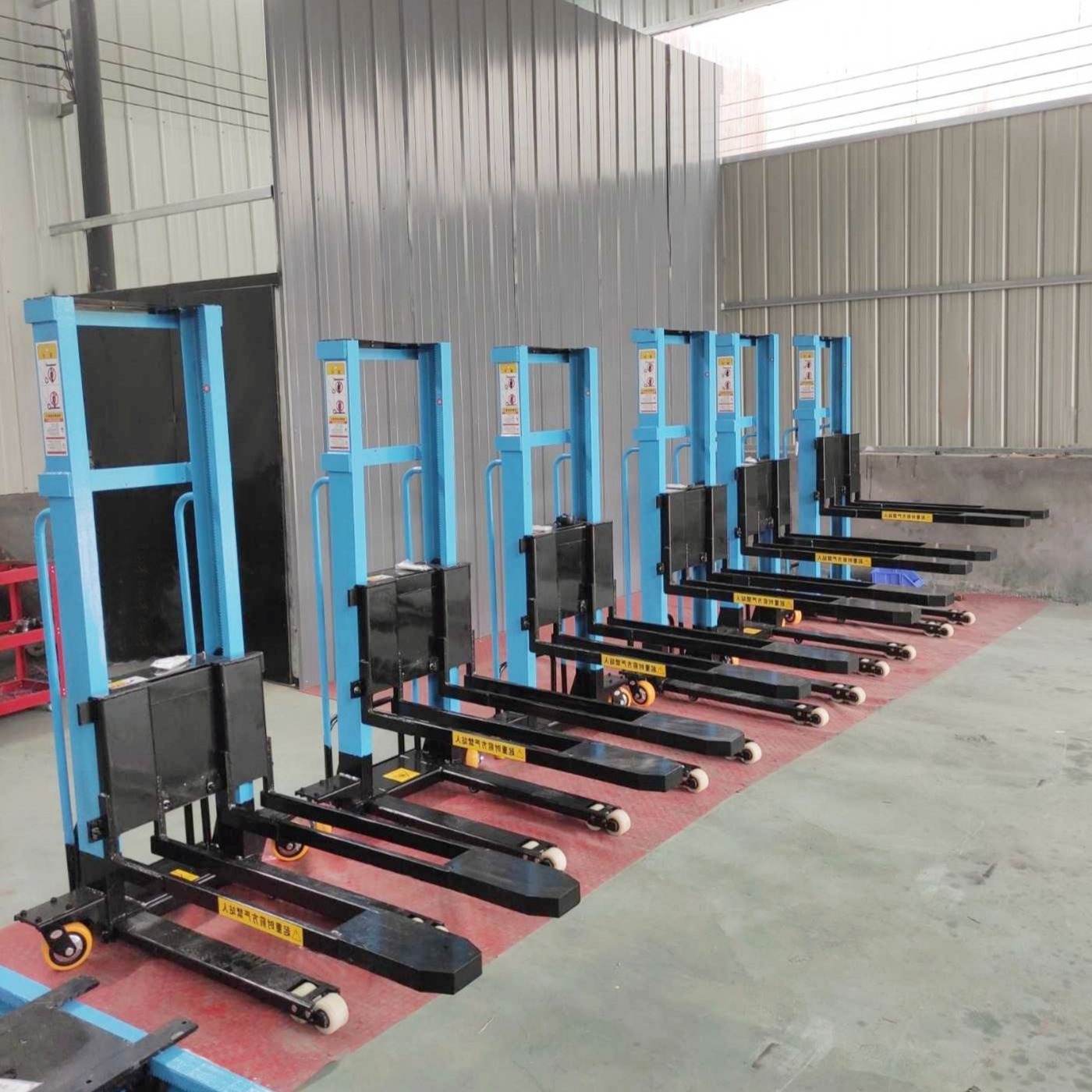 便携式随车叉车电动堆高车1吨遥控升降电动随车叉车