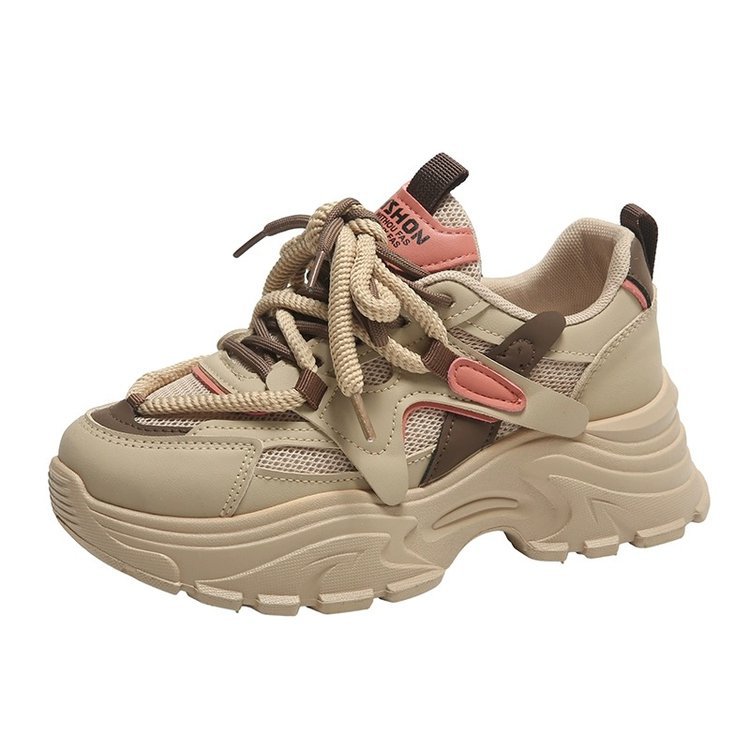 Explosión de zapatos de altura de suela gruesa para mujeres 2024 nueva primavera transpirable mostrando pies pequeños zapatos deportivos casuales de suela suave