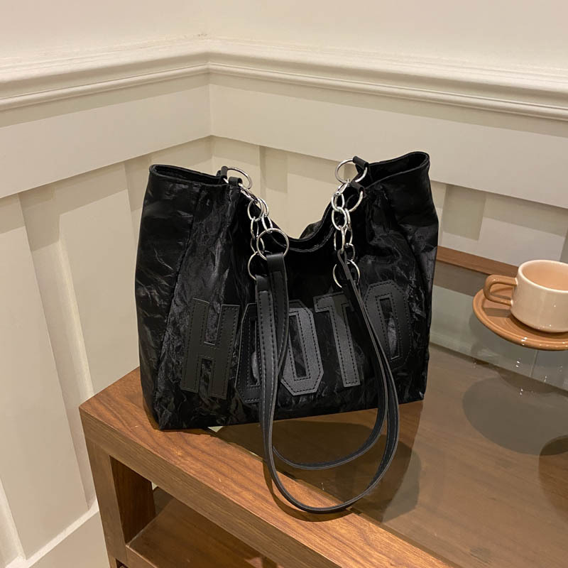 Bolsos casuales de gran capacidad para viajeros para damas 2024 nuevo estilo estilo occidental bolso de hombro todo fósforo bolso portátil de alta gama