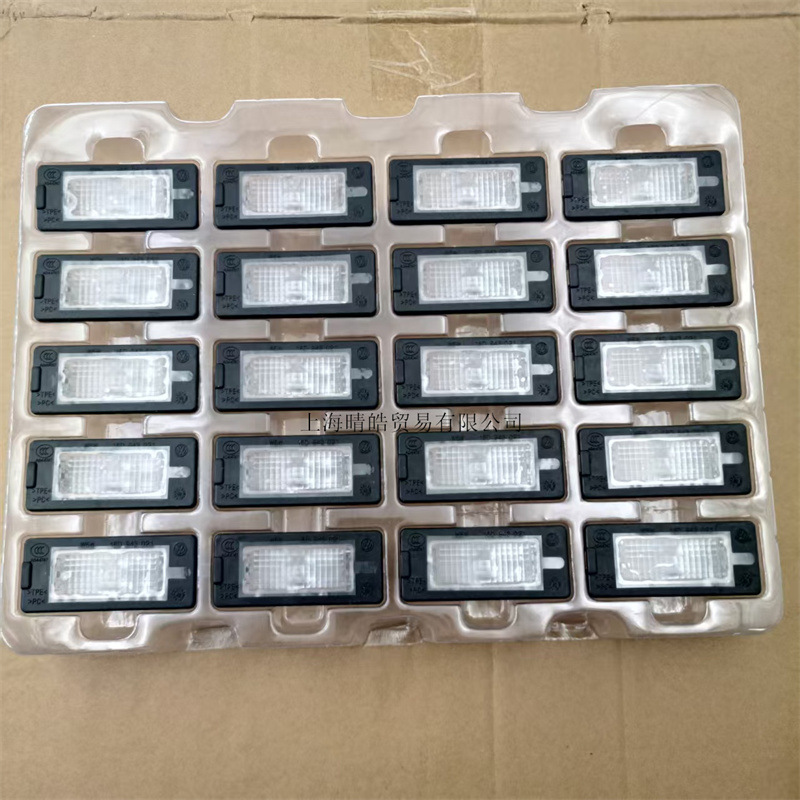 16D943021 is applicable to Volkswagen's new Passat new Lang Yilang line Sagitar Ming Rui Bora rear bar rear license plate lamp