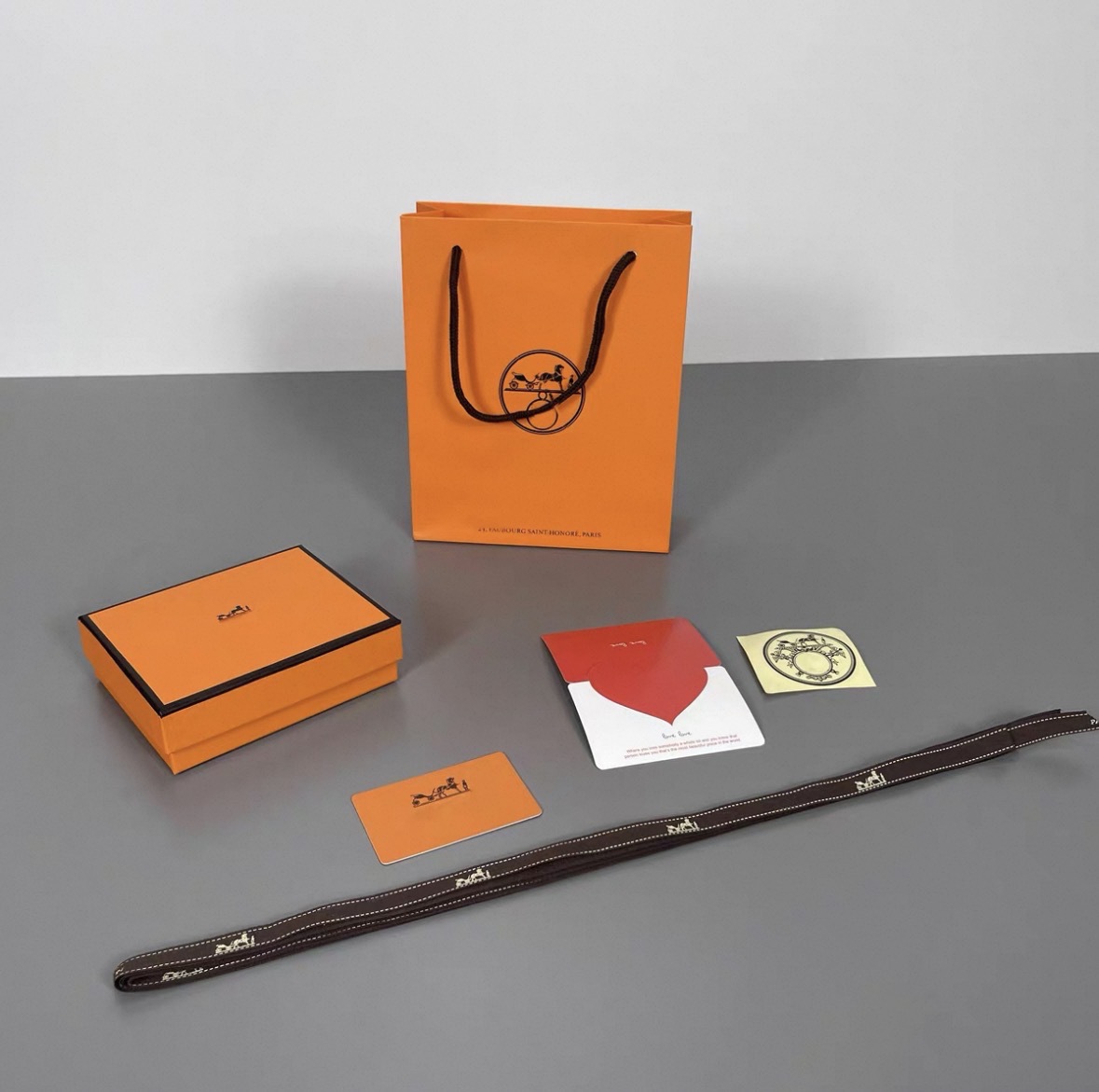 Short wallet box + paper bag + accessories 13*11*42