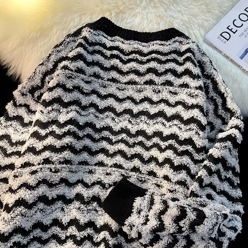 Suéter de hombre de manga larga camiseta de punto casual juvenil de otoño nuevo estilo de moda masculina suelta de cuello redondo chaqueta rayas de moda