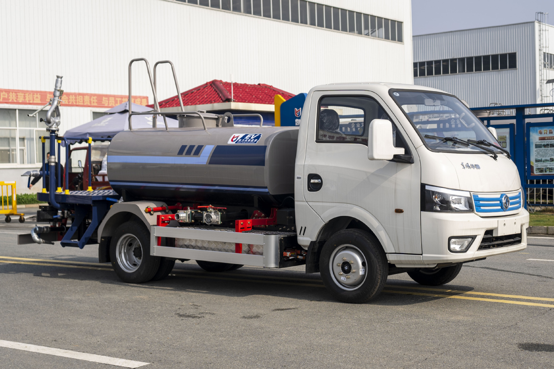 Factory Direct Supply Dongfeng Huashen New Energy Sprinkler Truck Pure Fog Cannon Sprinkler Truck Electric Street Construction Site Dust Reduction and Greening