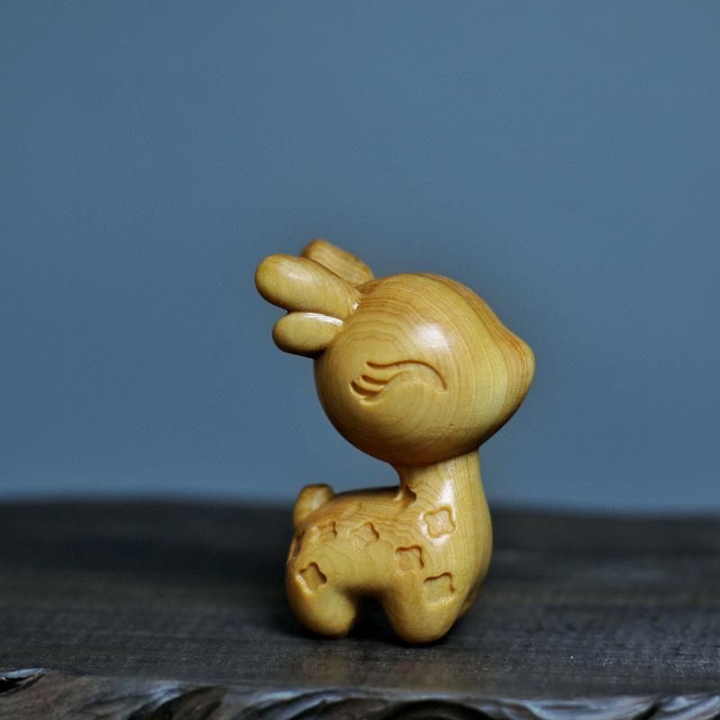 崖柏の木彫りは工芸品を飾っています。|undefined