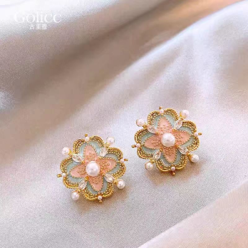 Q11 earrings