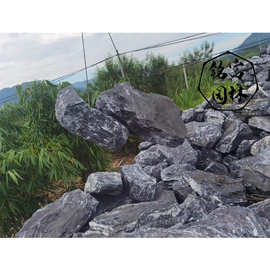黑山石绿化假山石材，小区枯山水景打造黑色，英德石原石图片