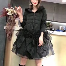 冬季新款白鸭绒连帽宽松a字立体盘花大摆前中拉链个性显瘦羽绒服