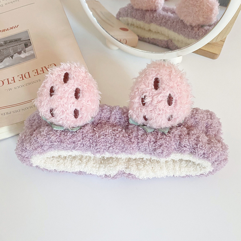 Linda fresa cara lavado diadema femenina felpa diadema Internet celebridad 2022 nuevo estilo banda de pelo estilo coreano tocado accesorios de pelo de invierno