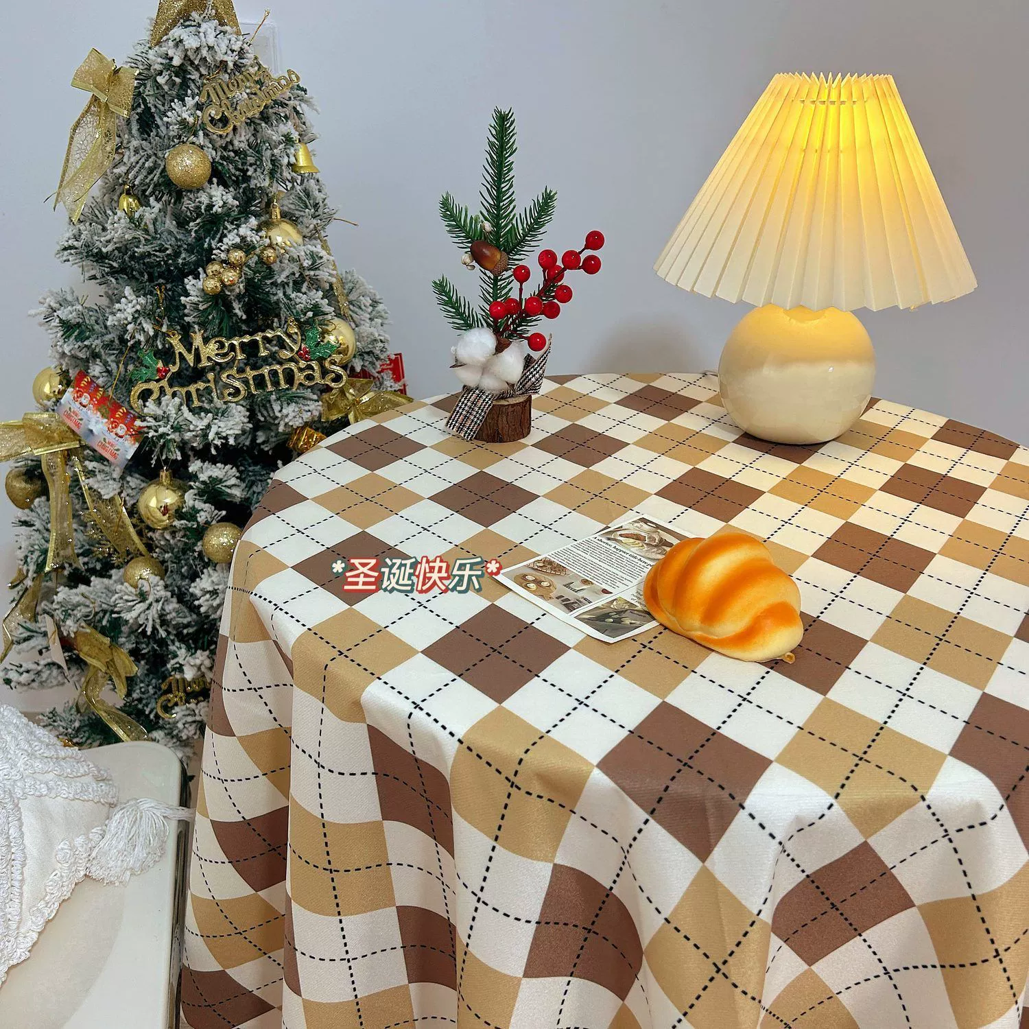 Christmas green red retro cloth, style