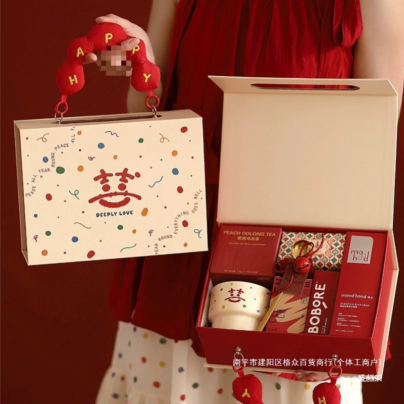 Свадебные сувениры для подружек невесты, практичные сувенирные коробки, пустые коробки для женихов, красивые готовые изделия, ткани и другие.