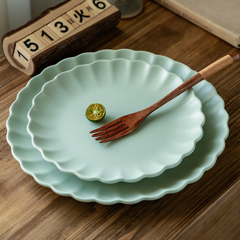 Plato de floración simple de color sólido, plato de cerámica occidental de alto valor, plato redondo doméstico, plato de cubiertos al por mayor