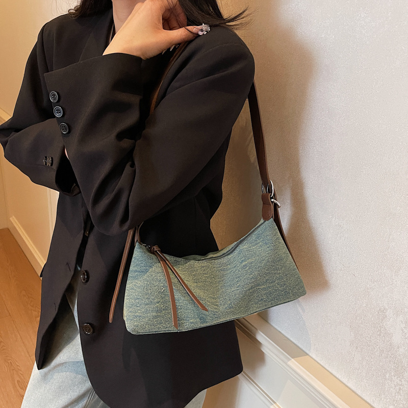 Bolso de axila retro estilo Hong Kong 2025 verano nuevo bolso femenino casual bolso de hombro de mezclilla moda contraste color bandolera marea