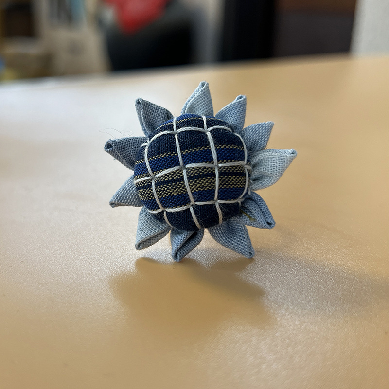 Titular de la aguja de girasol hecho a mano DIY bordado paquete de material de doble uso Lu bordado patchwork broche joyería novato bolsa de costura