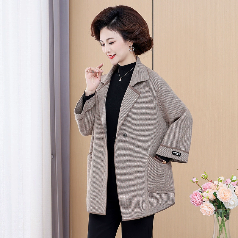 Новый осенне-зимний Свободный вязаный кардиган средней длины для среднего возраста и пожилых людей 2023 Большие размеры, однотонное модное женское пальто в Корейском стиле