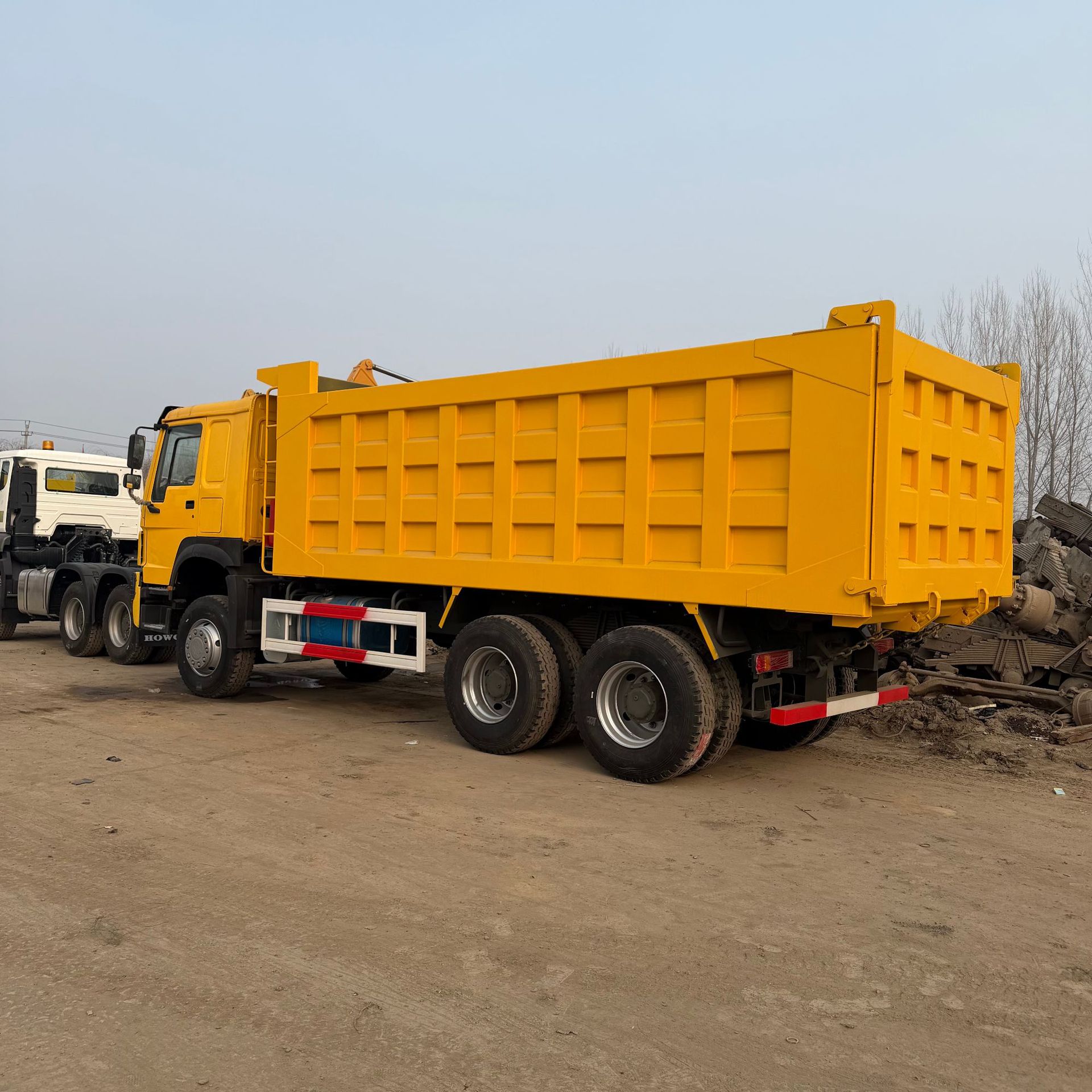 Factory Cross-Border Export of Howo Used Dump Trucks, 371 Horsepower, In-Stock Heavy-Duty Trucks, Engineering Dump Trucks, 10-Wheelers