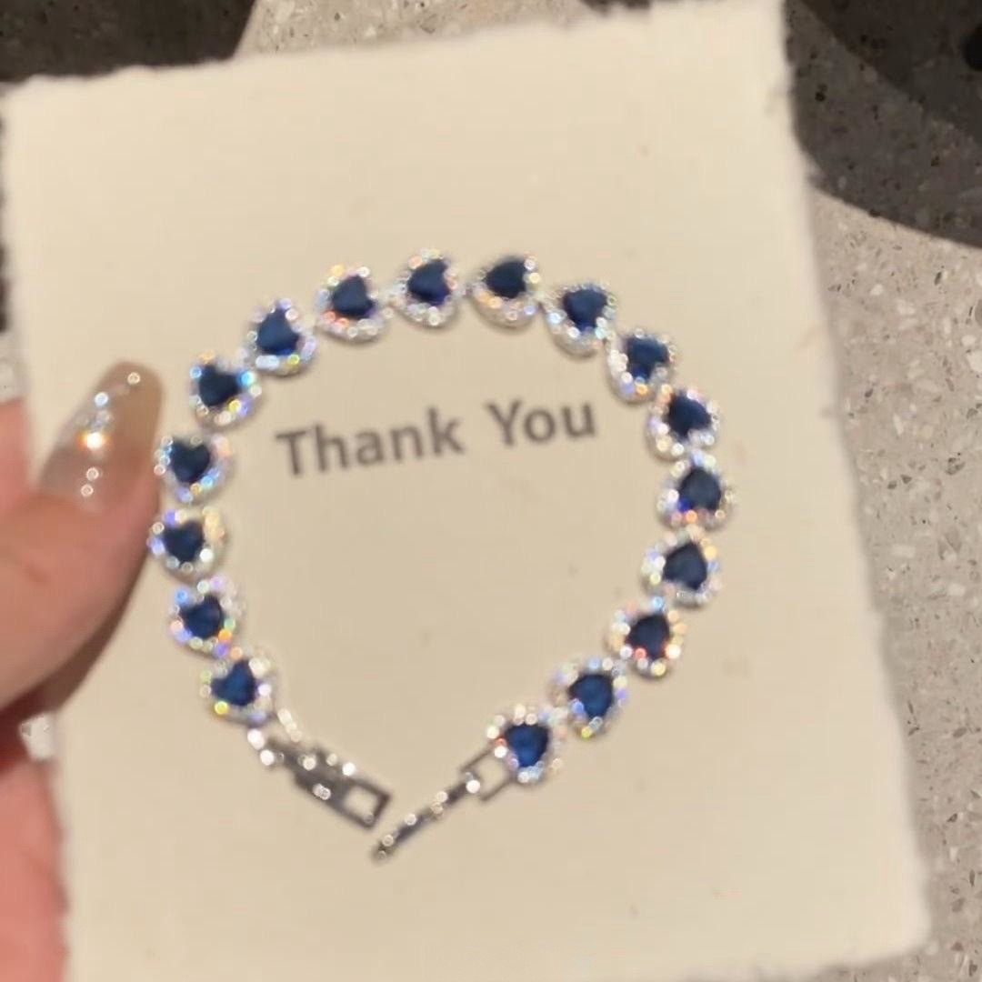 紺色の愛の波がきらきらと輝くブレスレットのレトロな清冷感があります。