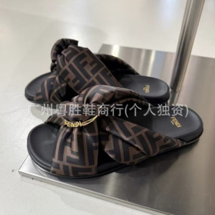 ���Q�߰汾F�Ϻ�׽�����ĸ������ЬŮ��a�ٴ�W���羳�⴩���e