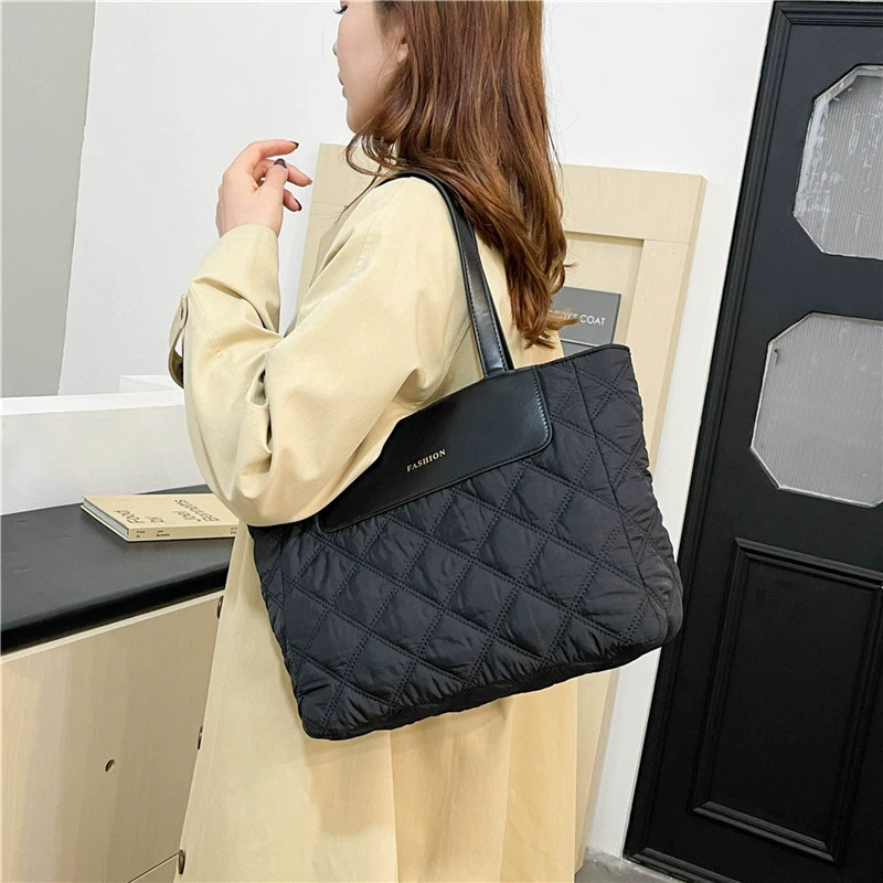 Capacious shoulder bag, demi-season one-shoulder bag, down jacket