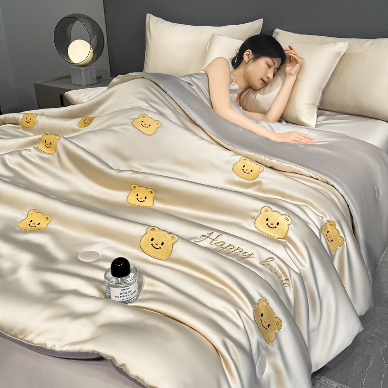 Seda de hielo lavada Edredón de verano Edredón de aire acondicionado Dormitorio individual Edredón fresco de verano Juego de cuatro piezas Edredón de verano lavable a máquina