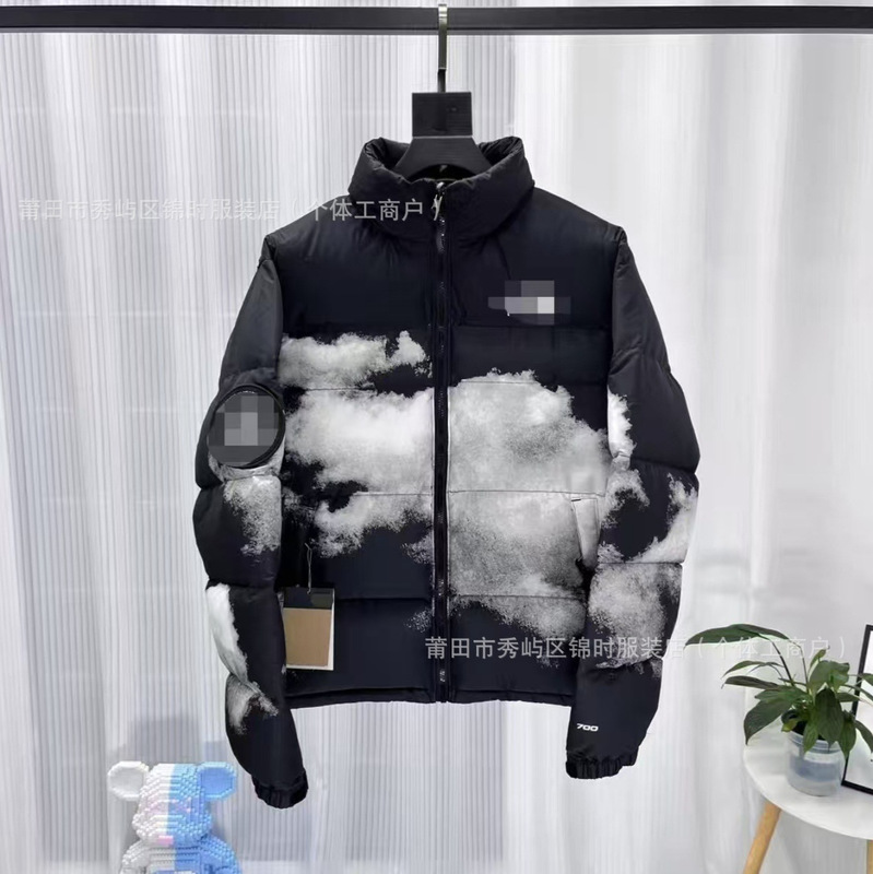 High-End In-Stock 1992 Beijia down Jacket Tie-Dye Cloud Tnf Embroidery Thickened Unisex Fashion Street Trendy Coat High-End In-Stock 1992 Beijia down Jacket Tie-Dye Cloud Tnf Embroidery Thickened Unisex Fashion Street Trendy Coat