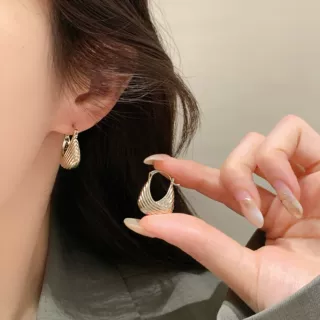 简约几何肌理耳环个性小众百搭耳扣时尚气质高级感耳钉口袋状耳圈
