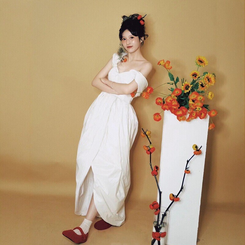 Bridal Engagement Light Wedding Dress, Simple and Stylish Design, Flower Bud Skirt, 2026 French-Style Bride's Toast Dress Bridal Engagement Light Wedding Dress, Simple and Stylish Design, Flower Bud Skirt, 2026 French-Style Bride's Toast Dress