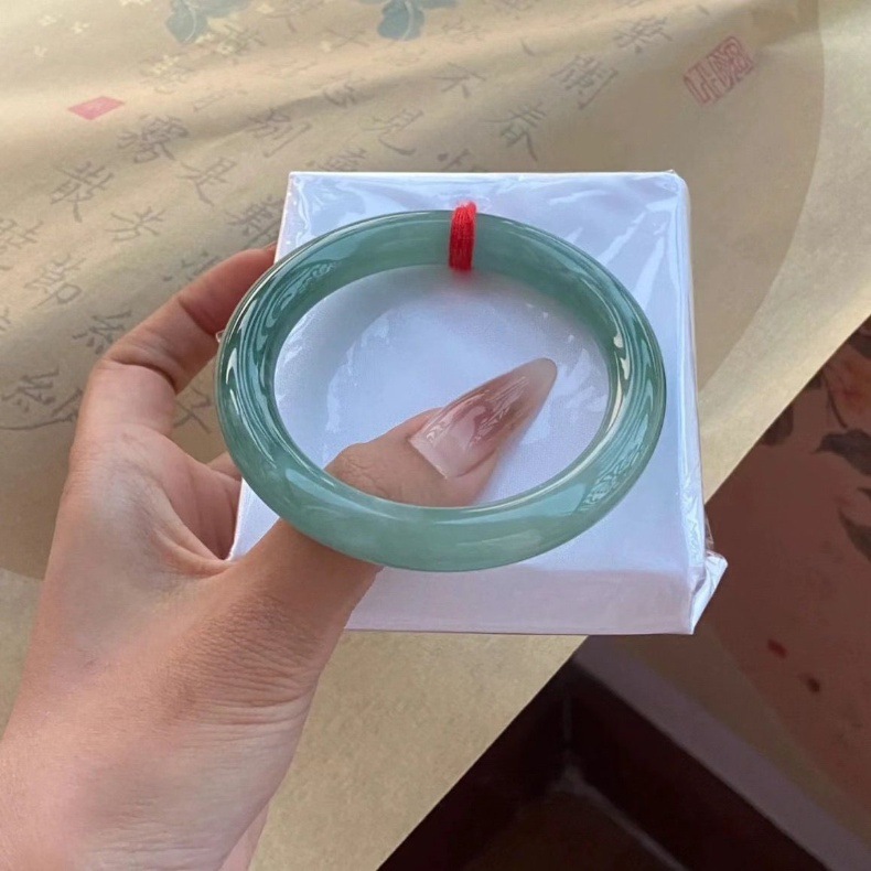 Vòng tay ngọc bích tự nhiên Miến Điện A màu xanh dạng trụ tròn tinh xảo chi tiết 1