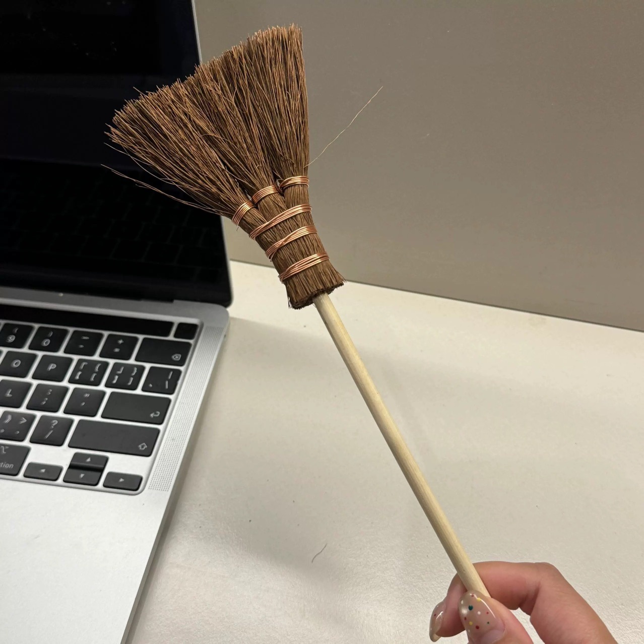 Mini Broom Keyboard Brush Small Portable Brown Hair Handmade Bags and Pendants Creative Key Fixtures Dust Brush