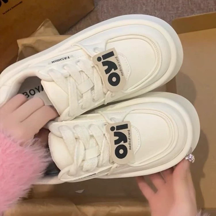 Кроссовки увеличены маленькие белые туфли для детей 2024 новая толстая подошва удобная обувь для папы маленькая тонкая и универсальная повседневная обувь