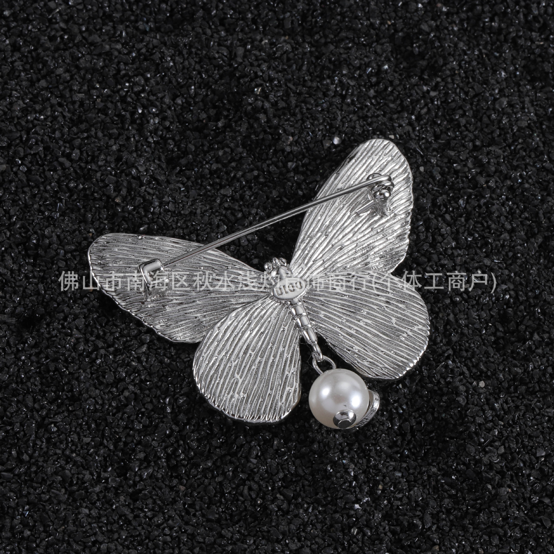 DIJIA 나비 진주 CD 편지 브로치 여성 유행 우아한 황동 가슴 쥬얼리 스타일 라이트 럭셔리 하이 엔드 핀