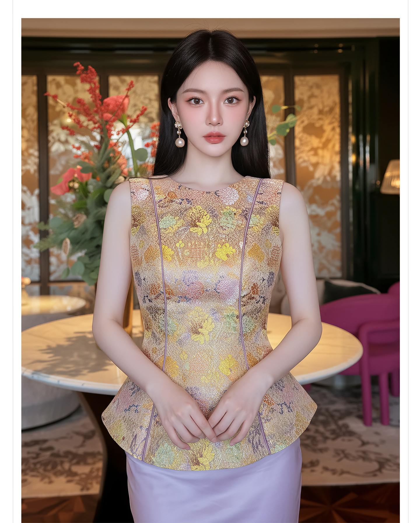 Bộ áo khoác gile và chân váy xếp ly phong cách Tân Trung Hoa, tay áo đính hạt và tua rua — bộ đồ, Màu tím nửa váy, Áo khoác vàng chi tiết 2