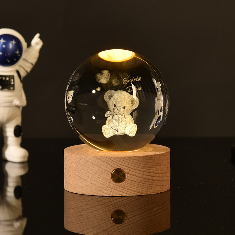 Lámpara decorativa con bola de cristal 3D | Luz nocturna LED con base de madera y grabado de galaxia o luna