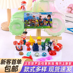 子供の宝を掘って石膏のおもちゃの考古学を隠しておもちゃの化石を掘り起こして宝石のブラインドの箱の原石のアニメーションのおもちゃのメーカーを掘ります。