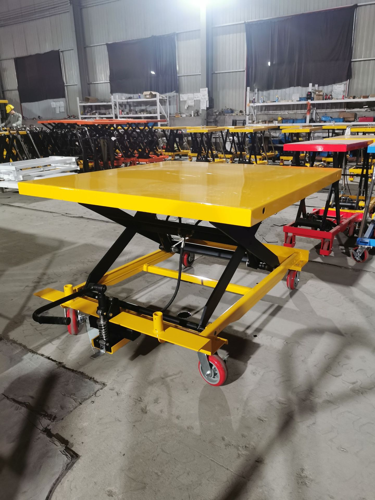 Manufacturer Customized Movable Scissor-Type Hand-Pushed Lifting Platform Cart, Hydraulic Lifting Platform, Electric Loading and Unloading Transport Vehicle