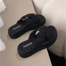 2025厚底感防滑人字拖女士外出拖鞋女外穿时尚网红女米黑色升级版