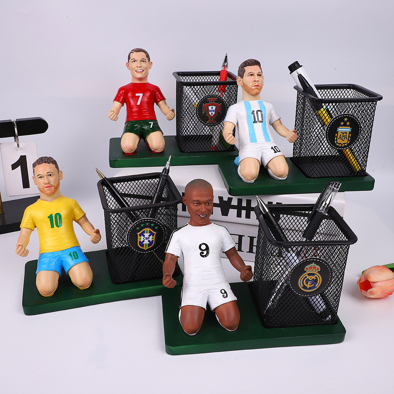 New Slippery Kneel to Celebrate Football Star Model Creative Resin Pen Case Student Desktop Ornaments Business Gifts