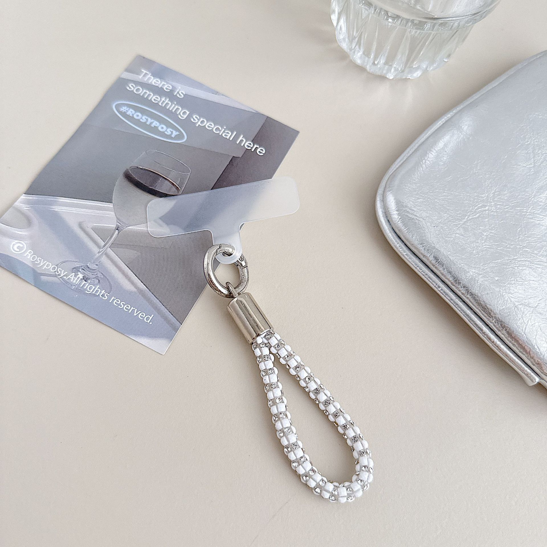 Cadena colgante de teléfono móvil de alta gama hecha a mano de boutique, sensación femenina de alta gama, lujo ligero, cadena colgante de diamante completo, cadena colgante de teléfono móvil de moda, sección larga y corta